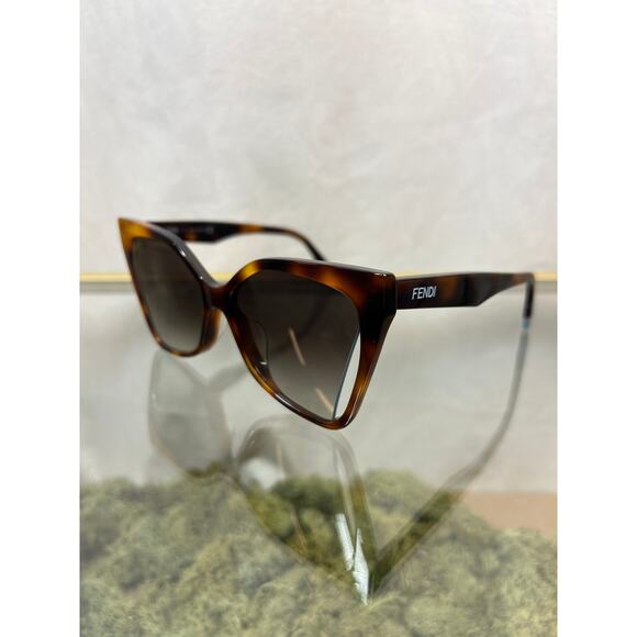 FENDI Havana Tortoise Sunglasses TS FE40010U main image 6